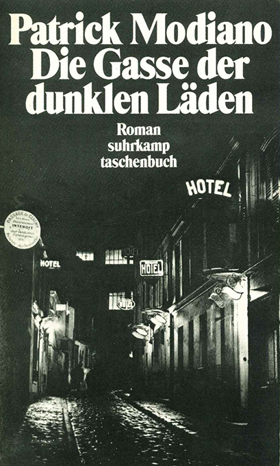 Modiano, Die Gasse der dunklen Läden